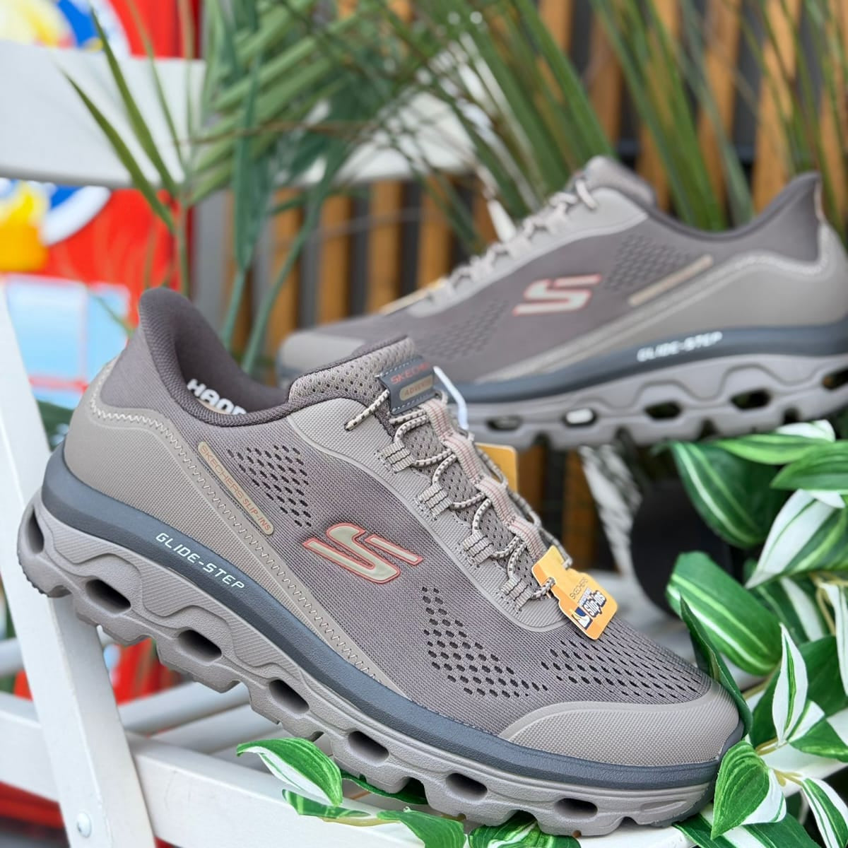 Skechers_Glide-Step_Glover_Peak_Brown_lifestyle